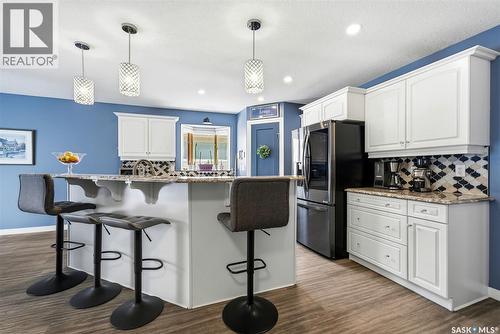 52 Kensington Crescent, Regina, SK - Indoor Photo Showing Kitchen With Upgraded Kitchen