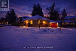 71 STUART CRESCENT  Toronto, ON M2N 1A8