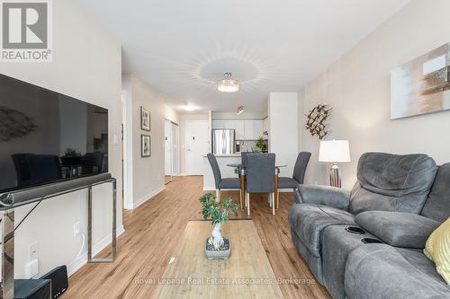 Ph7 - 2565 Erin Centre Boulevard, Mississauga, ON - Indoor Photo Showing Living Room