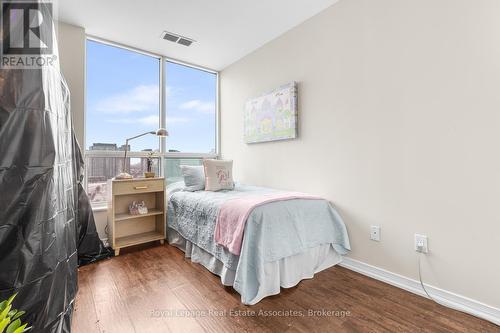 Ph7 - 2565 Erin Centre Boulevard, Mississauga, ON - Indoor Photo Showing Bedroom