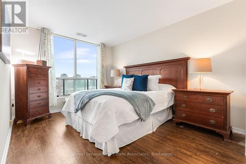 Ph7 - 2565 Erin Centre Boulevard, Mississauga, ON - Indoor Photo Showing Bedroom