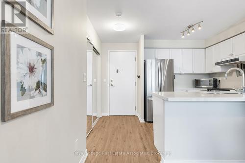 Ph7 - 2565 Erin Centre Boulevard, Mississauga, ON - Indoor Photo Showing Kitchen