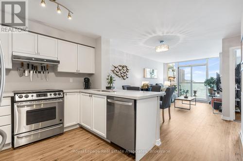 Ph7 - 2565 Erin Centre Boulevard, Mississauga, ON - Indoor Photo Showing Kitchen With Stainless Steel Kitchen