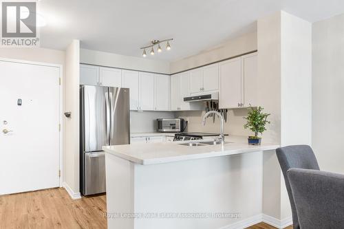 Ph7 - 2565 Erin Centre Boulevard, Mississauga, ON - Indoor Photo Showing Kitchen With Stainless Steel Kitchen With Double Sink