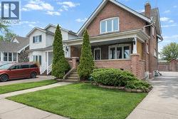 961 LAWRENCE  Windsor, ON N8Y 3Z9