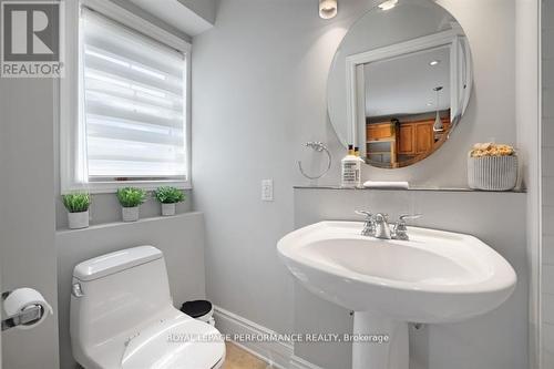 12 Adelaide Street, Ottawa, ON - Indoor Photo Showing Bathroom