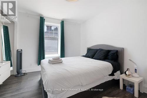 12 Adelaide Street, Ottawa, ON - Indoor Photo Showing Bedroom