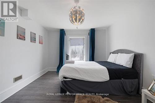 12 Adelaide Street, Ottawa, ON - Indoor Photo Showing Bedroom
