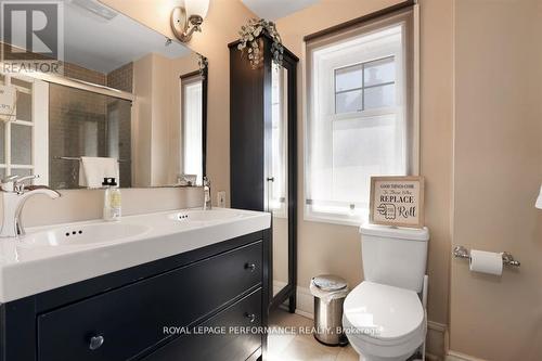 12 Adelaide Street, Ottawa, ON - Indoor Photo Showing Bathroom