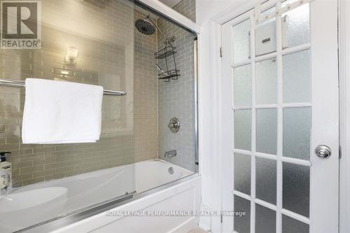 12 Adelaide Street, Ottawa, ON - Indoor Photo Showing Bathroom