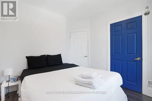 12 Adelaide Street, Ottawa, ON - Indoor Photo Showing Bedroom