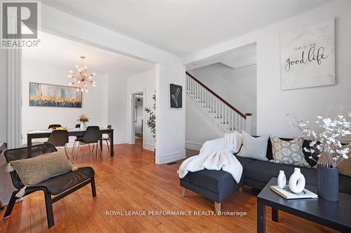 12 Adelaide Street, Ottawa, ON - Indoor Photo Showing Living Room