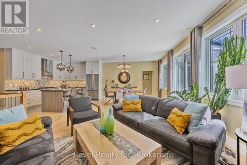 15 Stoney Road, Tiny, ON - Indoor Photo Showing Living Room