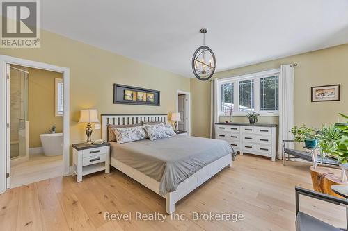 15 Stoney Road, Tiny, ON - Indoor Photo Showing Bedroom
