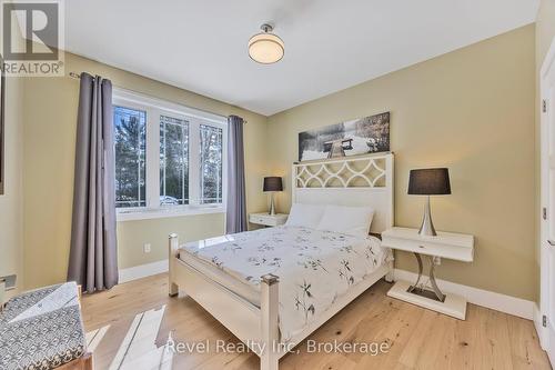 15 Stoney Road, Tiny, ON - Indoor Photo Showing Bedroom