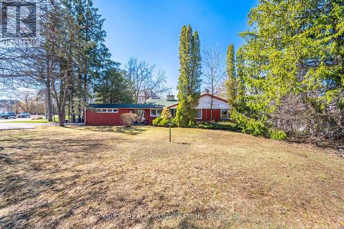 100 WESTWOOD LANE  Richmond Hill, ON L4C 6Y3