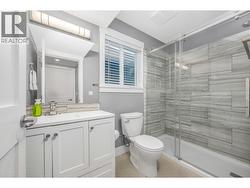 Bathroom on entrance level - 