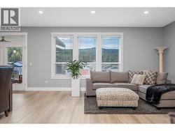 Living room on 2nd level - 