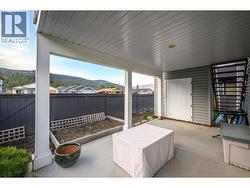 Covered patio on entrance level - 