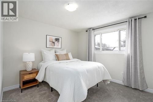 33 Gemini Drive, Hamilton, ON - Indoor Photo Showing Bedroom
