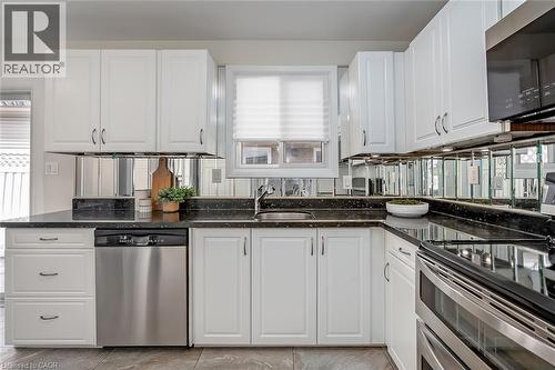 33 Gemini Drive, Hamilton, ON - Indoor Photo Showing Kitchen With Stainless Steel Kitchen