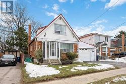 9 BERGEN ROAD  Toronto (Dorset Park), ON M1P 1R8