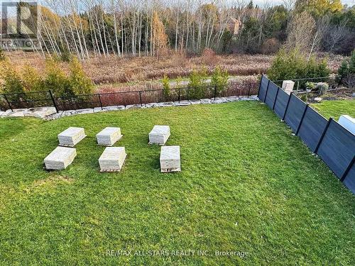 48 Cairns Gate, King, ON - Outdoor