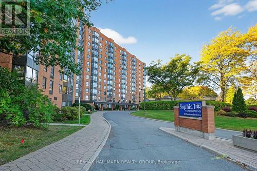 1207 - 80 SANDCASTLE DRIVE  Ottawa, ON K2H 9E7