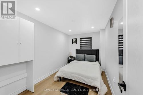 195 Randi Road, Mississauga, ON - Indoor Photo Showing Bedroom