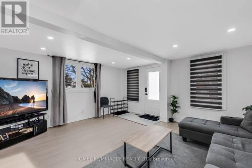 195 Randi Road, Mississauga, ON - Indoor Photo Showing Living Room