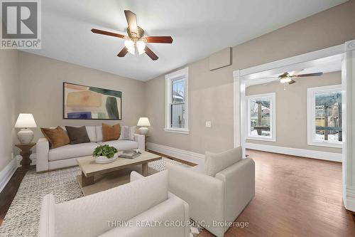 922 Princess Avenue, London East (East G), ON - Indoor Photo Showing Living Room