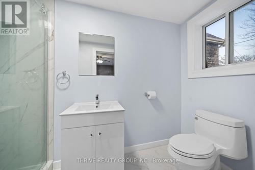 922 Princess Avenue, London East (East G), ON - Indoor Photo Showing Bathroom