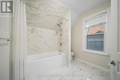 922 Princess Avenue, London East (East G), ON - Indoor Photo Showing Bathroom