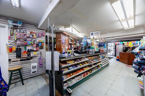 Commerce - 424 Rue Laurier, Val-Des-Sources, QC - Indoor With Storage