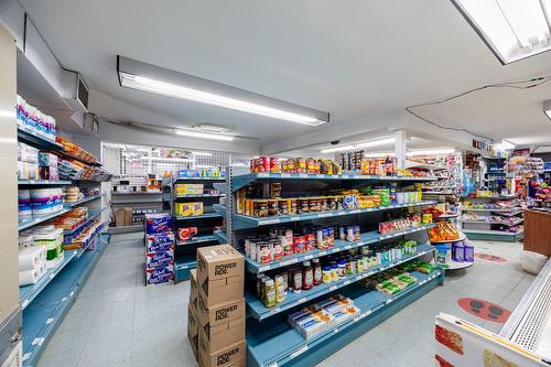 Commerce - 424 Rue Laurier, Val-Des-Sources, QC - Indoor