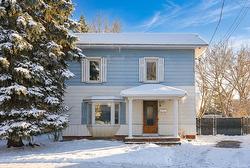 19 Rue Viens  Chambly, QC J3L 3K4