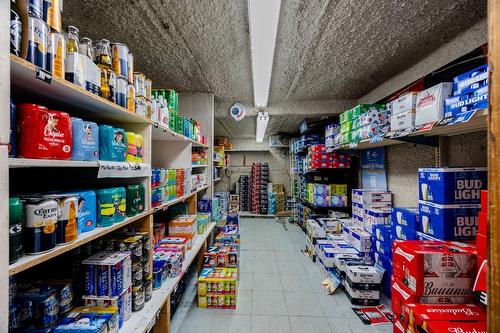 Commerce - 424 Rue Laurier, Val-Des-Sources, QC - Indoor With Storage