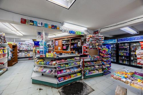 Commerce - 424 Rue Laurier, Val-Des-Sources, QC - Indoor With Storage