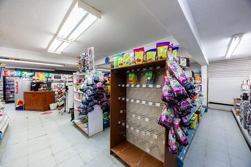 Commerce - 424 Rue Laurier, Val-Des-Sources, QC - Indoor