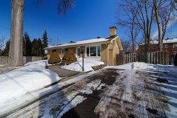 15 Av. Aurora  Pointe-Claire, QC H9R 3E6