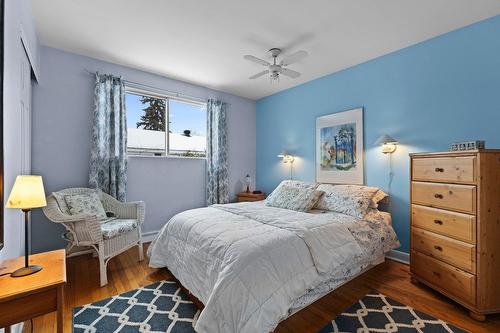 Chambre à coucher - 15 Av. Aurora, Pointe-Claire, QC - Indoor Photo Showing Bedroom