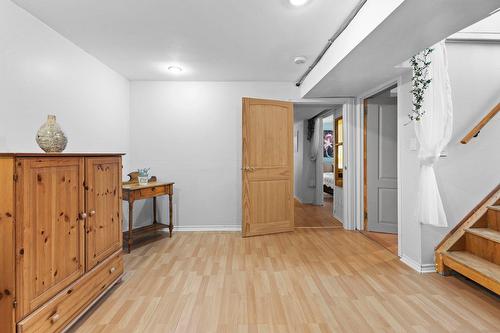 Salle familiale - 15 Av. Aurora, Pointe-Claire, QC - Indoor Photo Showing Other Room