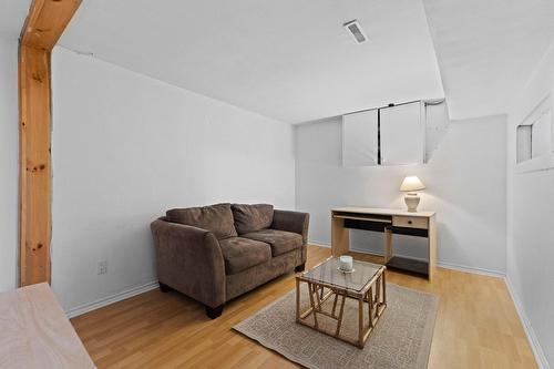 Salle familiale - 15 Av. Aurora, Pointe-Claire, QC - Indoor Photo Showing Living Room