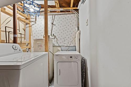 Salle de lavage - 15 Av. Aurora, Pointe-Claire, QC - Indoor Photo Showing Laundry Room