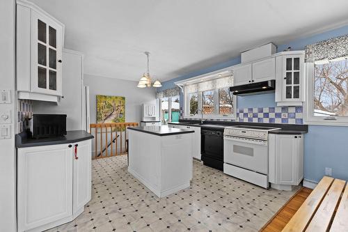 Cuisine - 15 Av. Aurora, Pointe-Claire, QC - Indoor Photo Showing Kitchen