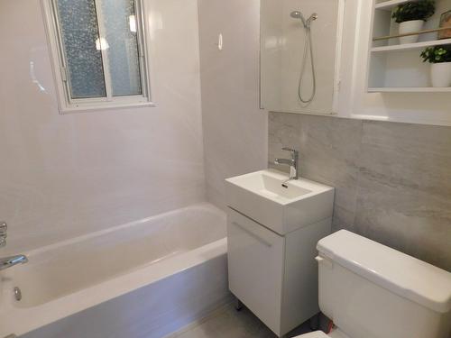Salle de bains - 8-5985 Rue Souart, Montréal (Côte-Des-Neiges/Notre-Dame-De-Grâce), QC - Indoor Photo Showing Bathroom