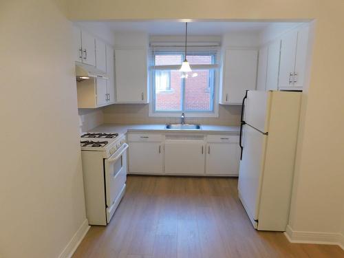 Cuisine - 8-5985 Rue Souart, Montréal (Côte-Des-Neiges/Notre-Dame-De-Grâce), QC - Indoor Photo Showing Kitchen