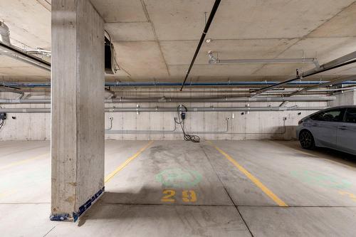 Stationnement - 106-140 Boul. St-Elzear O., Laval (Vimont), QC - Indoor Photo Showing Garage