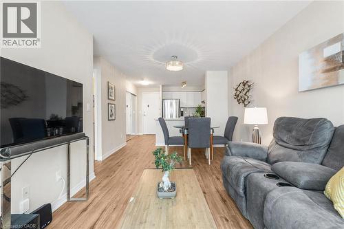 2565 Erin Centre Boulevard Unit# Ph7, Mississauga, ON - Indoor Photo Showing Living Room