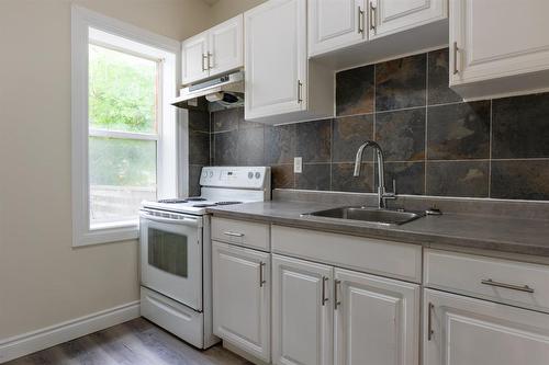 644 Mountain Avenue, Winnipeg, MB - Indoor Photo Showing Kitchen